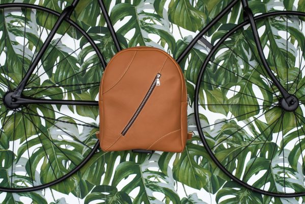 Zaino trasformabile in pelle, color cuoio