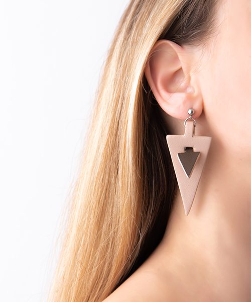 Orecchini in pelle, colore rosa e marrone, gancio in acciaio