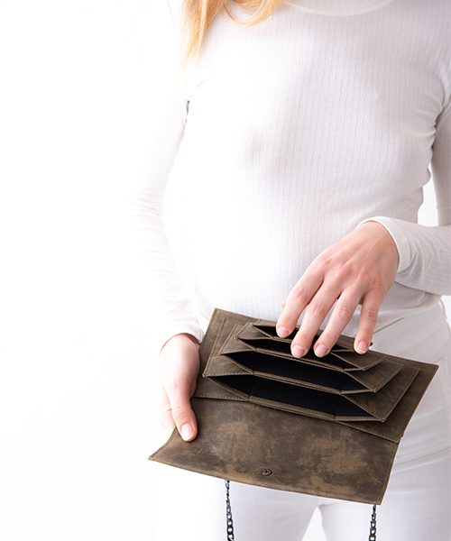 Pochette Mide in camoscio nappato, colore marrone chiaro con stampa effetto macchia