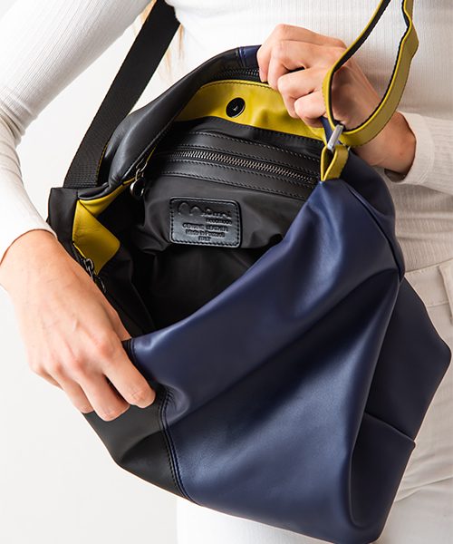 Borsa a tracolla Azy, dettaglio taschino interno con zip, in vera pelle, colore nero, blu e verde