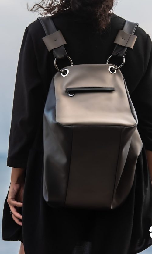 Borsone a spalla diu, foto con sfondo mare. Made in Italy