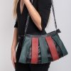 Borsa a spalla con tracolla rimovibile, in vera pelle colore nero, rosso e verde.. Modello nica big