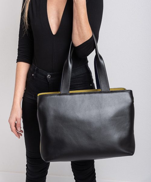 Borsa a spalla tre scompartimenti. Colore nero, blu e verde limone.