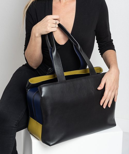 Borsa a spalla tre scompartimenti. Colore nero, blu e verde limone.