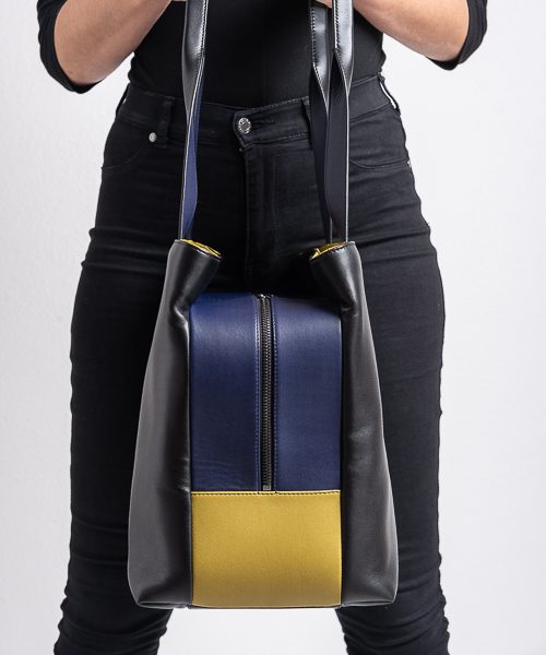 Borsa a spalla tre scompartimenti. Colore nero, blu e verde limone.