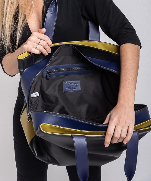 Borsa a spalla tre scompartimenti. Colore nero, blu e verde limone.