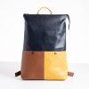 Zaino in pelle, tracolle regolabili. Colore marrone , blu e giallo. Modello Simo.