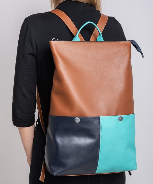 Zaino in pelle, tracolle regolabili. Colore marrone , blu e verde tiffany. Modello Simo.