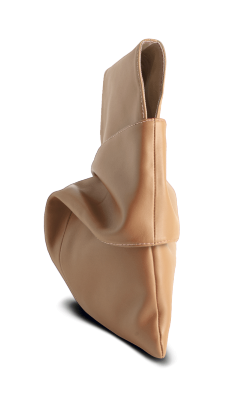 Pochette da polso modello kyo, in vera pelle colore cipria. Made in Italy