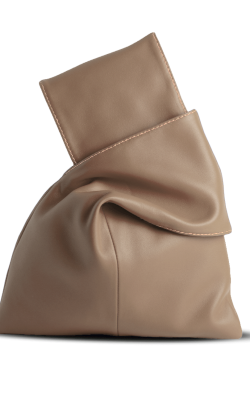 Pochette da polso modello kyo, in vera pelle colore fango chiaro. Made in Italy